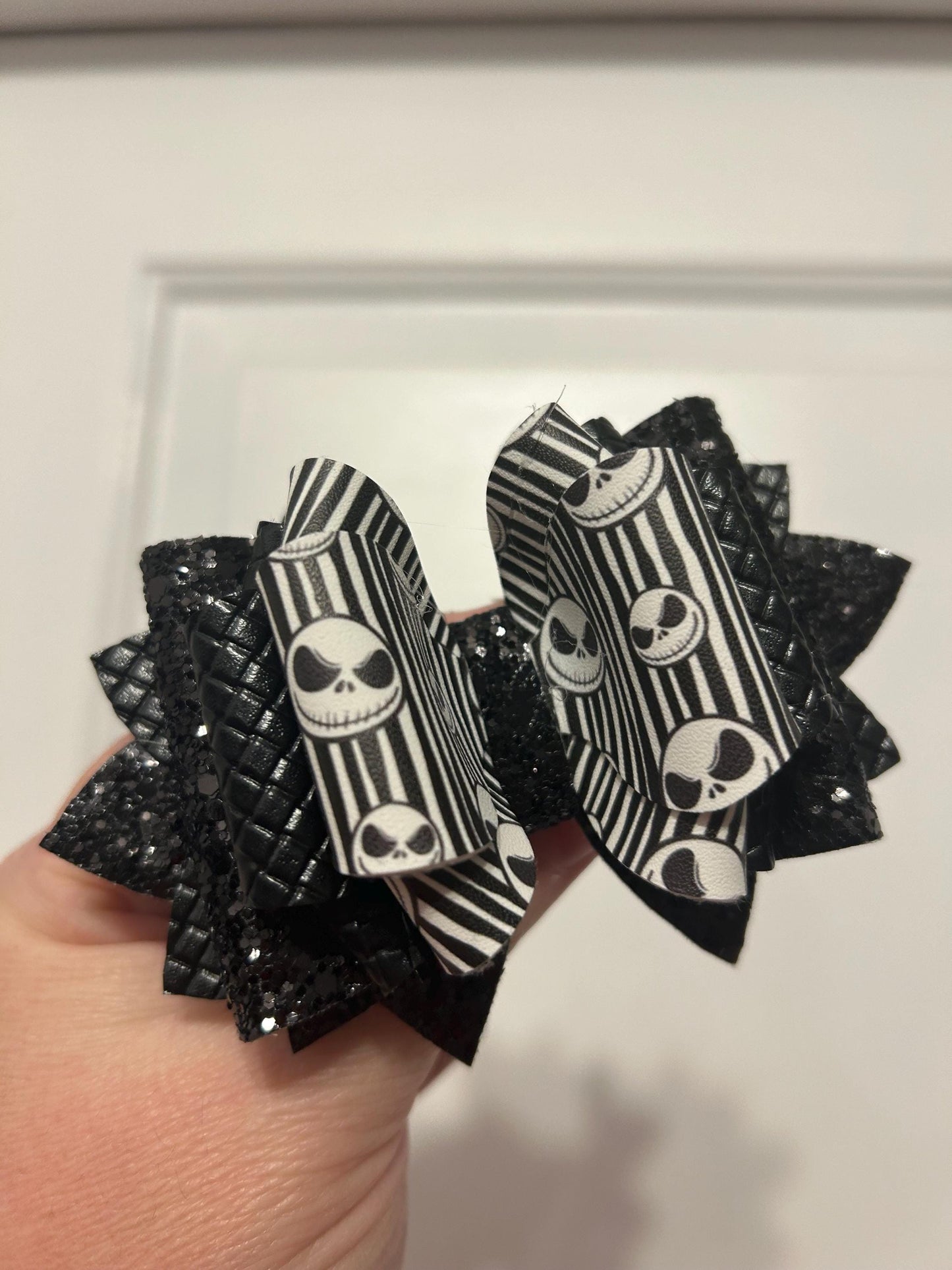 Stanley Tumbler Bow Glitter Jack Straw Topper Beetlejuice stripe Purple green black white Halloween nightmare NBC skelly skeleton christmas