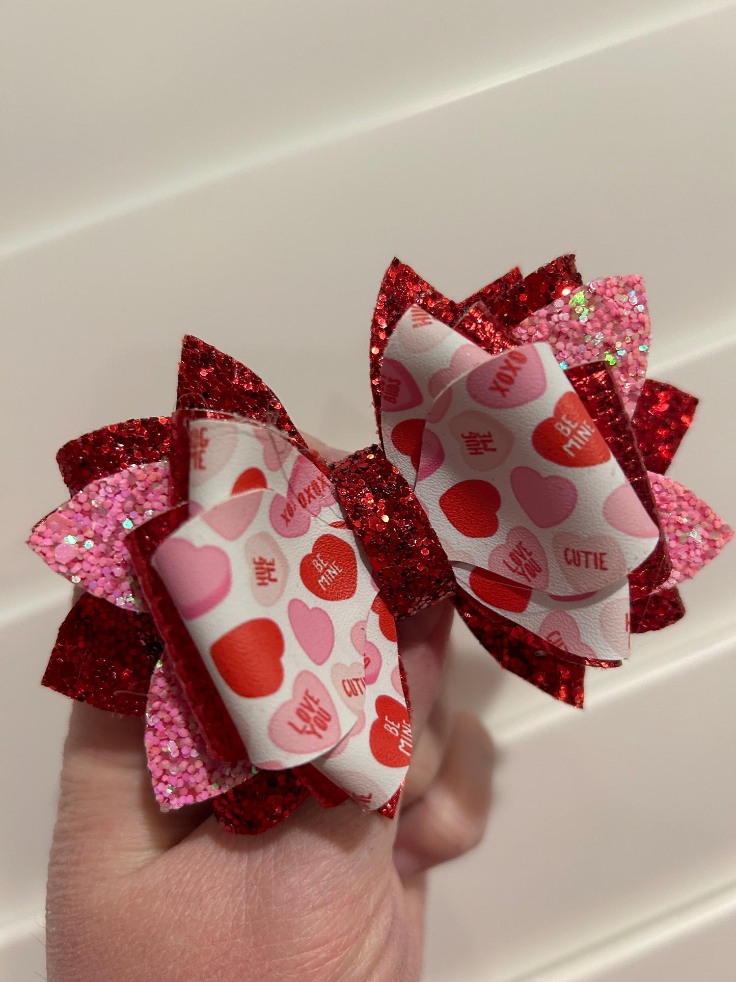 Stanley Tumbler Bow red pink love white Glitter hugs kisses xoxo do Straw Topper valentine hearts love conversation hearts