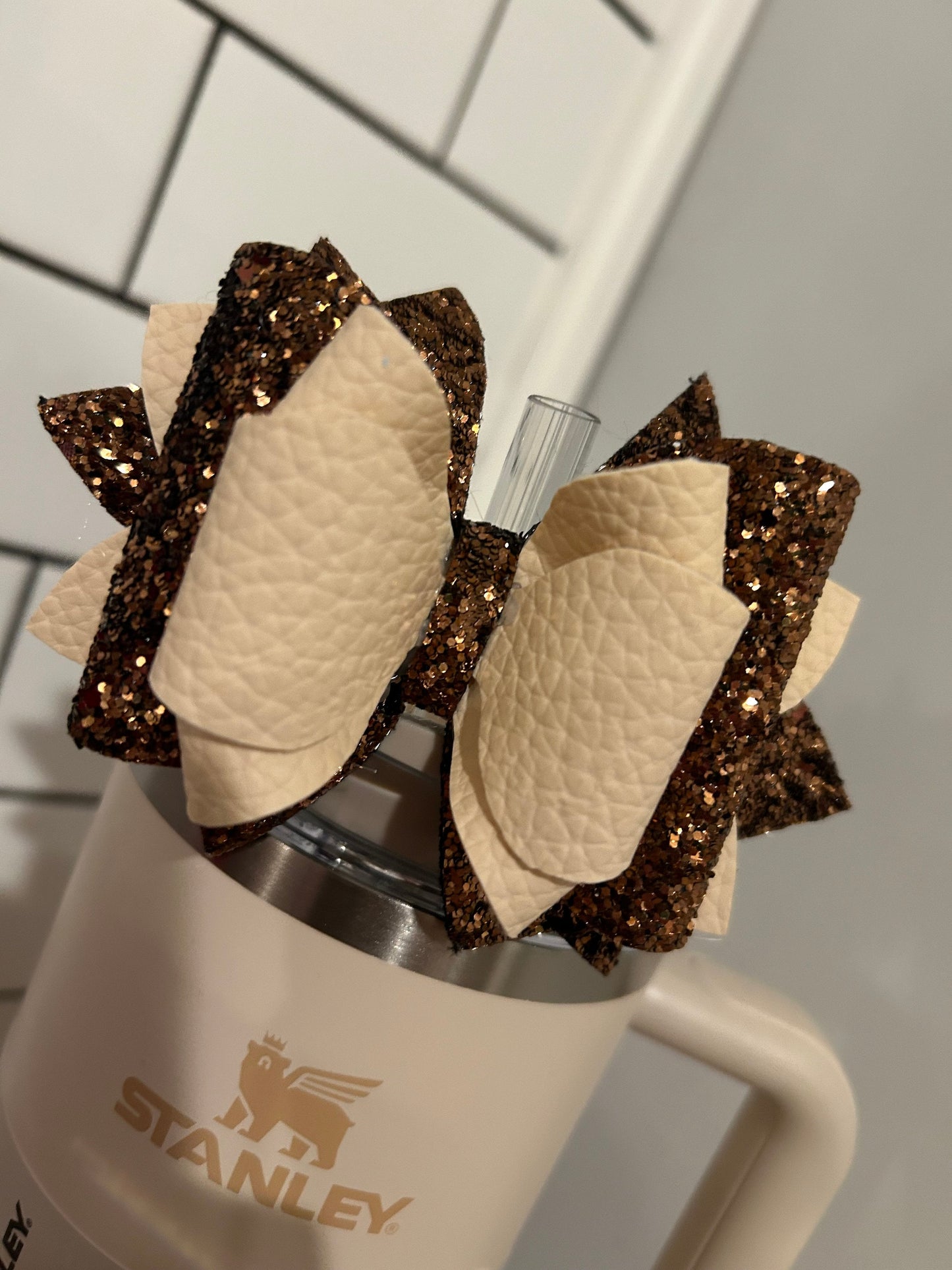 Stanley Tumbler Bow Glitter Straw Topper cream best beige brown