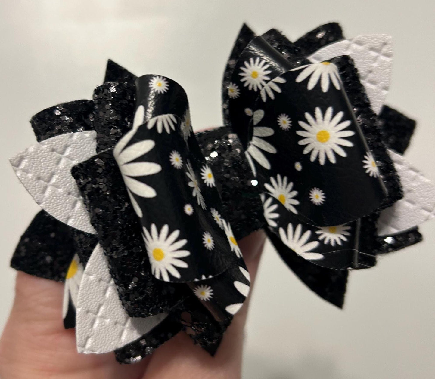 Stanley Tumbler Bow DAISY sunflowers black white brown gold yellow Straw Topper glitter sparkle chocolate flower honey bee daisies