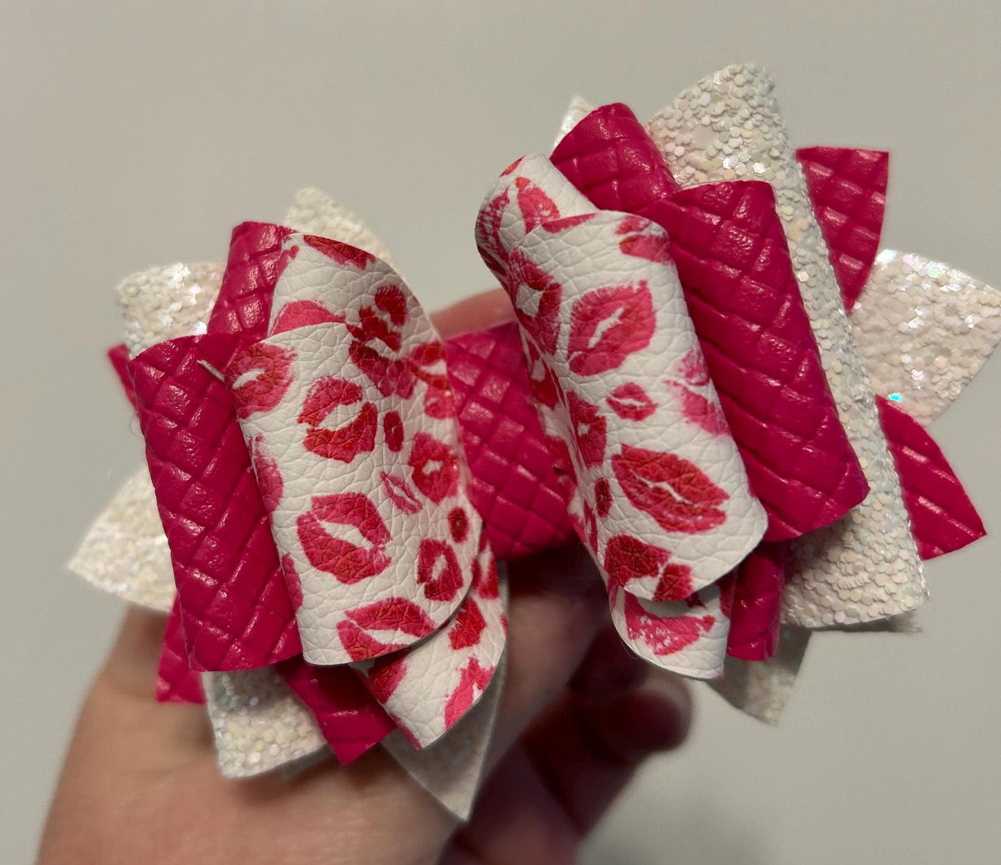 Stanley Tumbler Bow pink red Glitter Straw Topper valentine hearts pebble lips kisses hugs white
