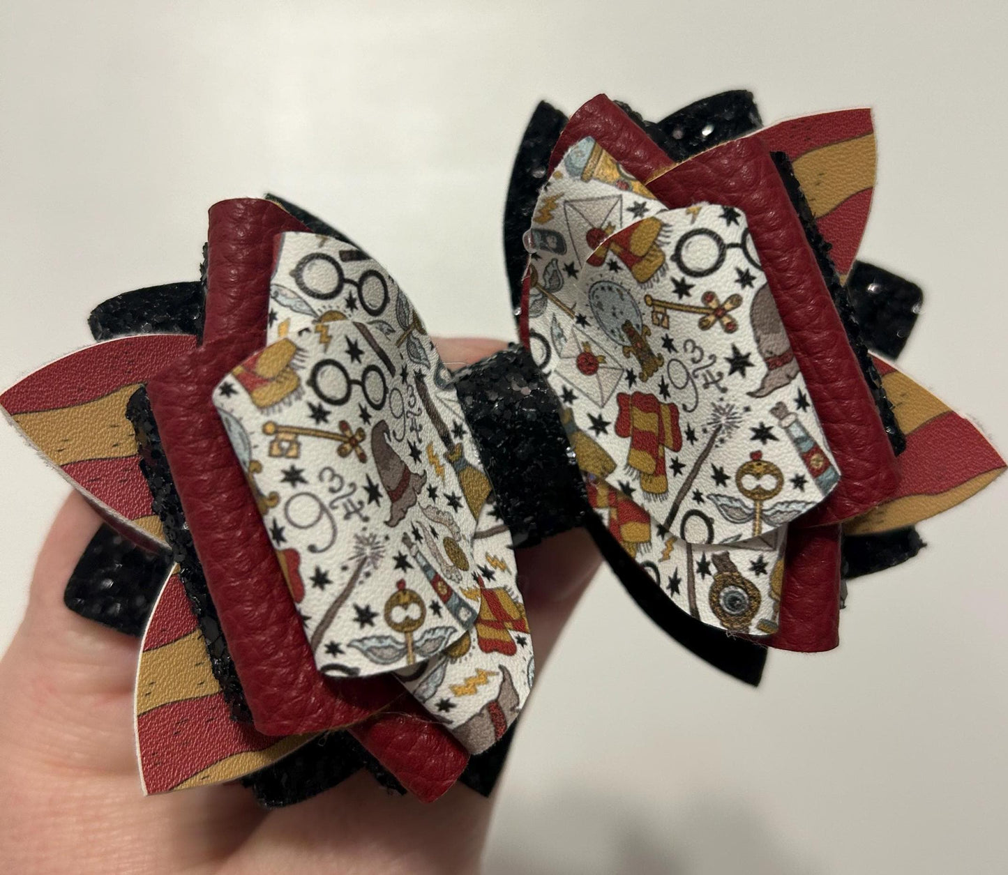 Stanley Tumbler Bow Glitter Straw Topper Harry Potter Gold green black red yellow brown wizards