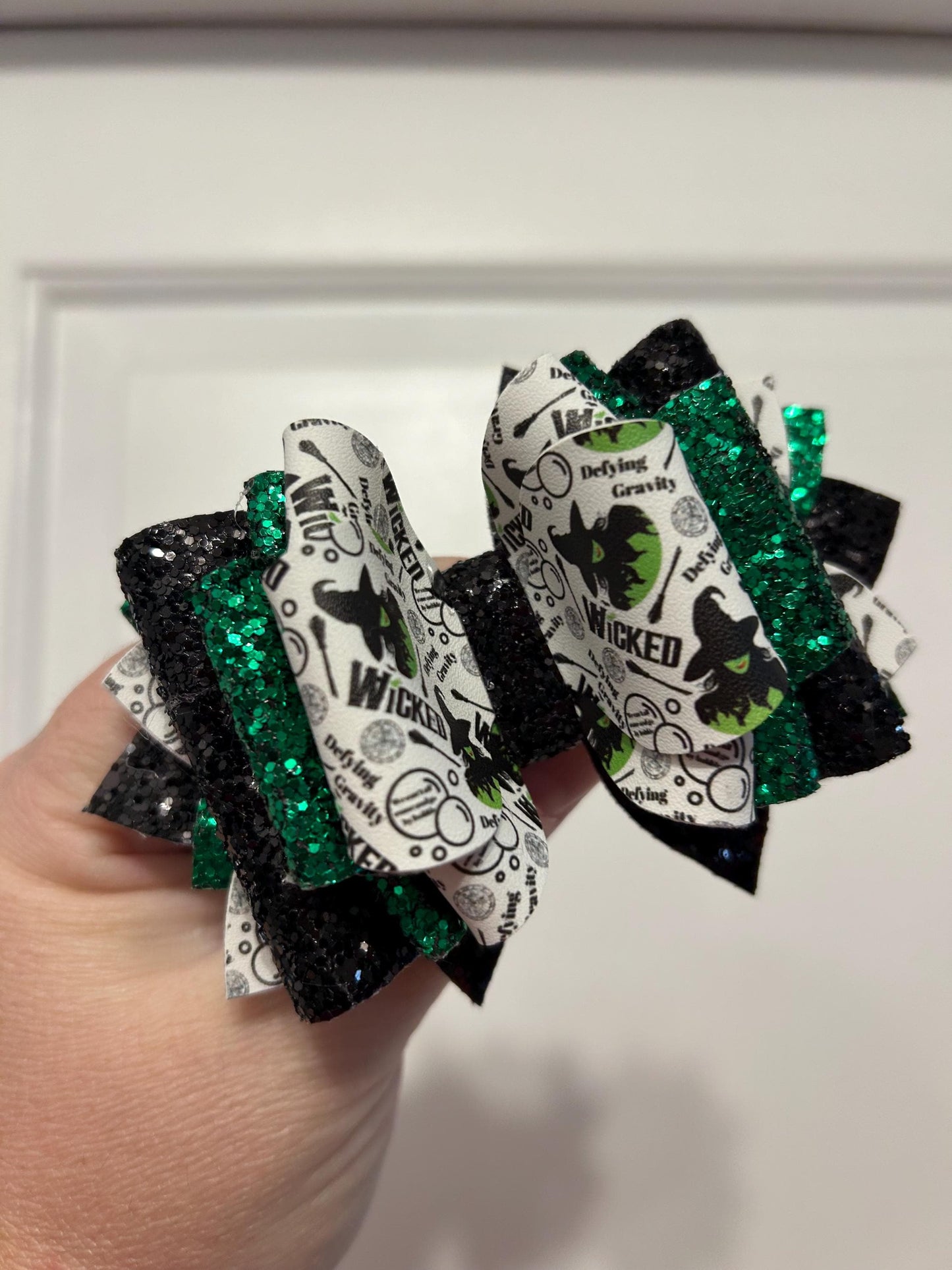 Custom Stanley Tumbler Bow Glitter Straw Topper Wicked Gold green black Halloween wizard of oz Elphaba white